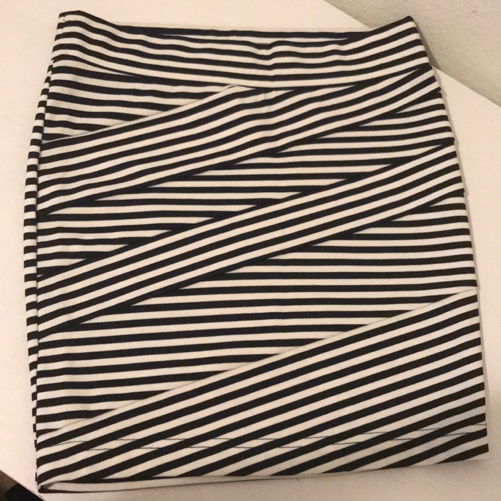 Black and white mini skirt